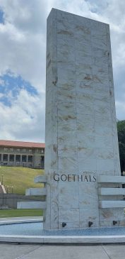 Halbtagestour: Goethals-Denkmal
